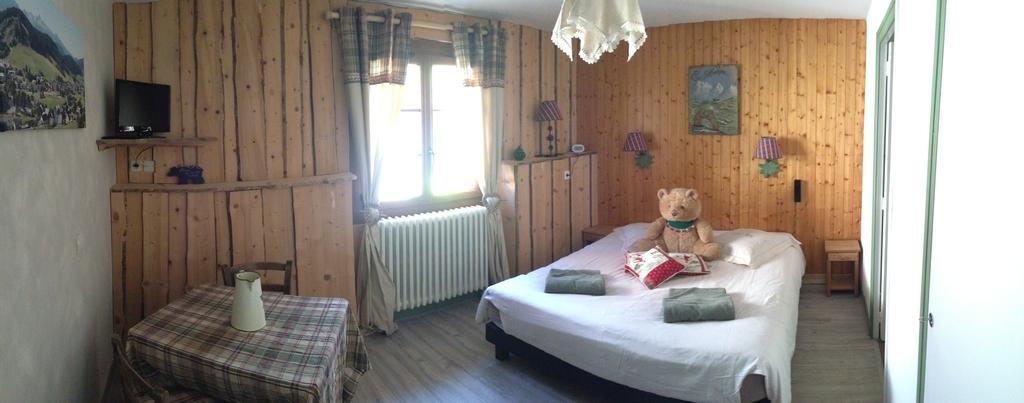 Hotel La Tapia อูทรองส์ ภายนอก รูปภาพ